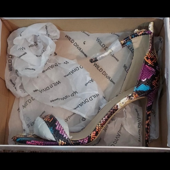 Sandals - Picture 3 of 3